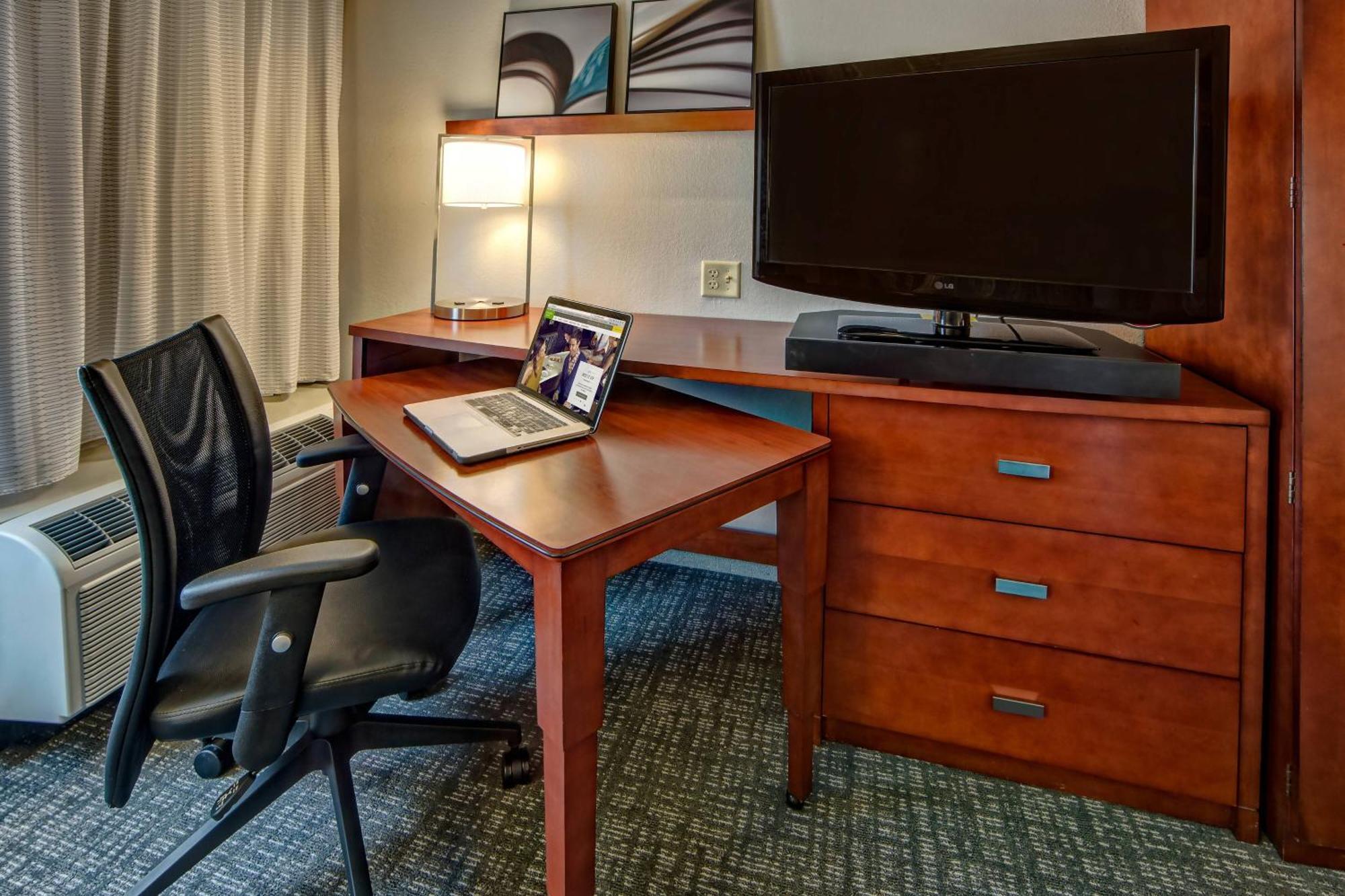 ホテル Courtyard By Marriott Memphis サウスヘイブン エクステリア 写真