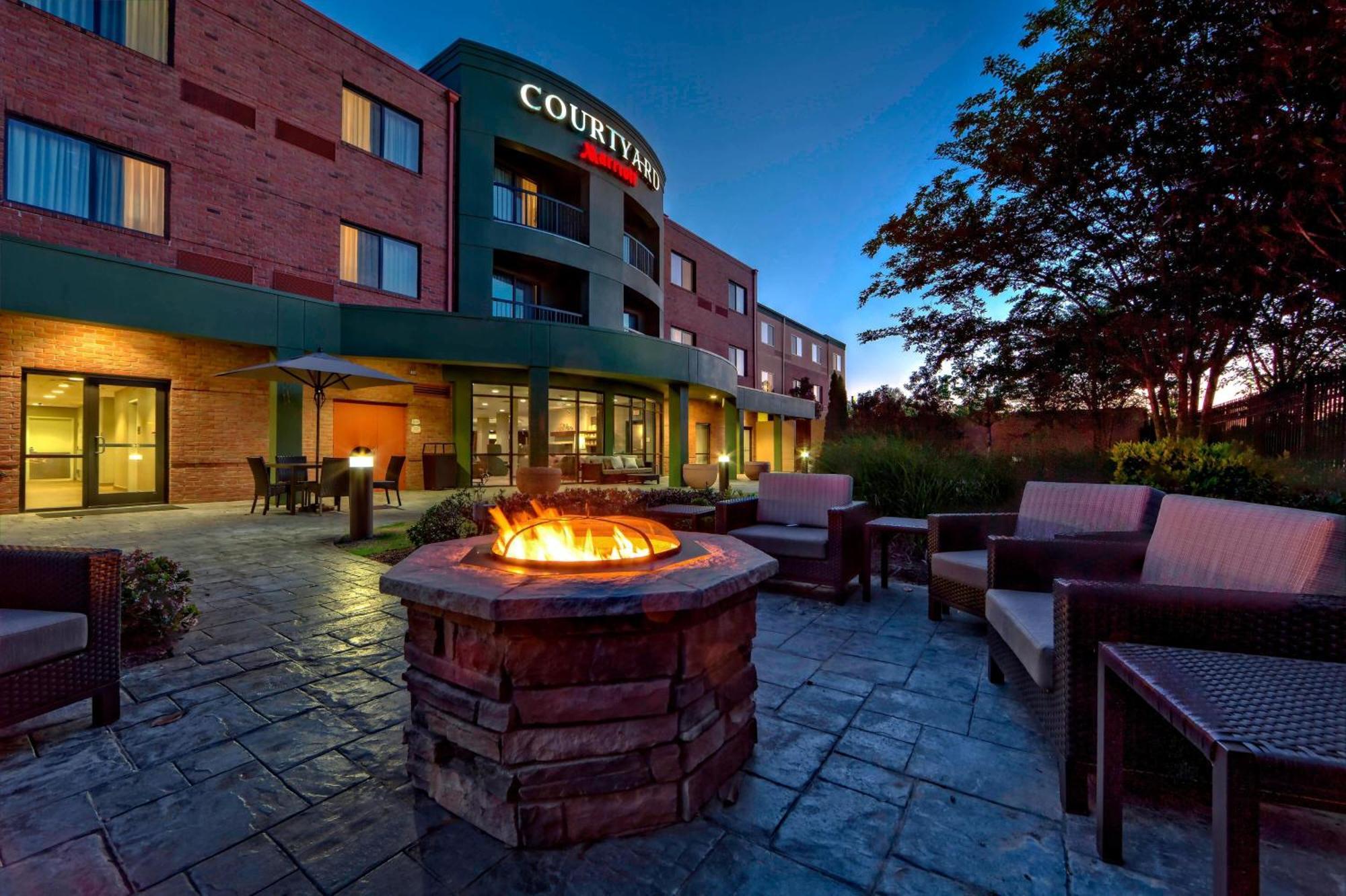 ホテル Courtyard By Marriott Memphis サウスヘイブン エクステリア 写真